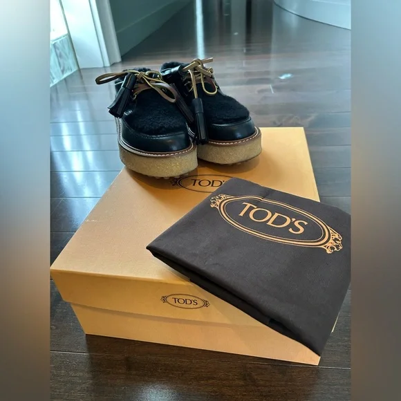 Tod’s Leather and Shearling Platform Loafer - Picture 11 of 11